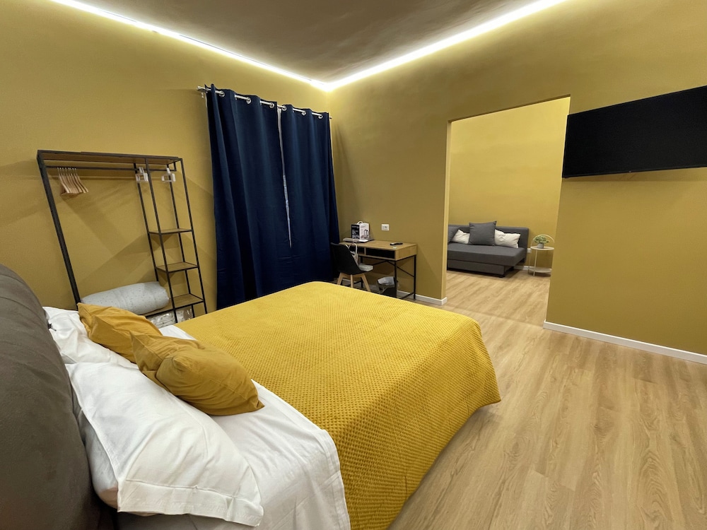 vomero suite and deluxe room
