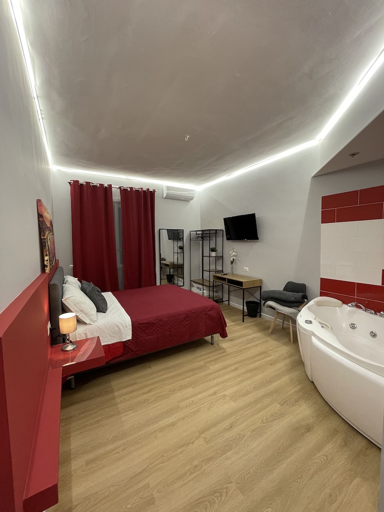 vomero suite and deluxe room