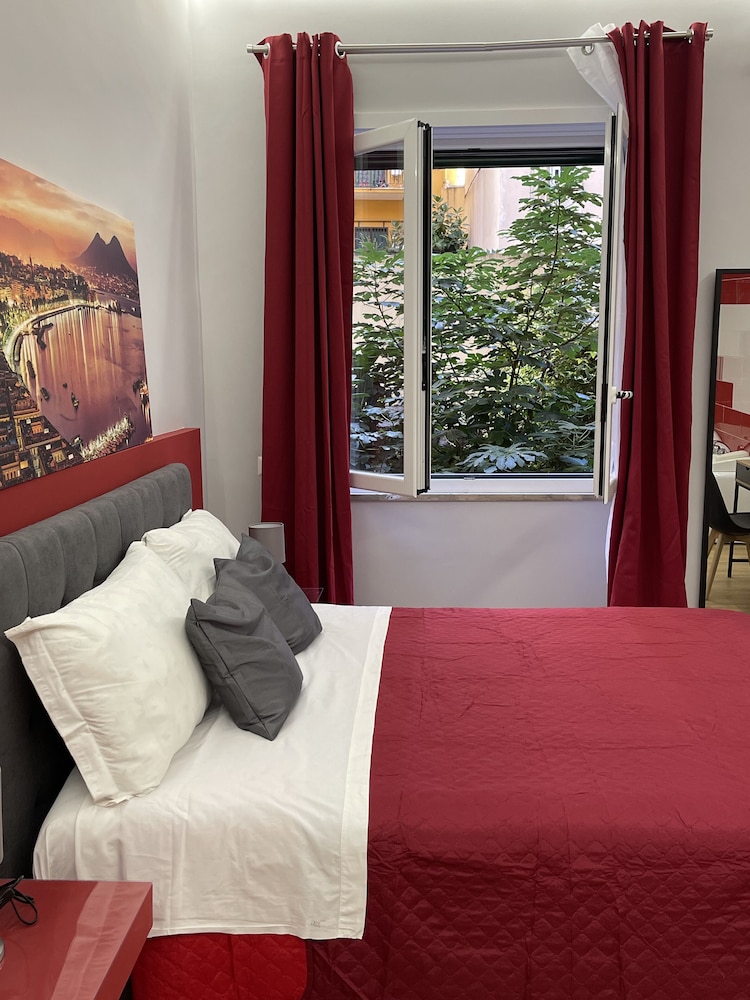 vomero suite and deluxe room