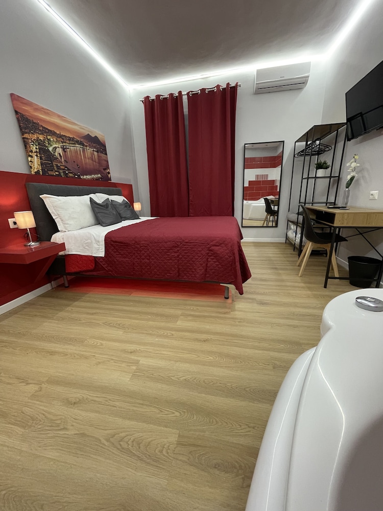 vomero suite and deluxe room