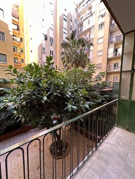 vomero suite and deluxe room