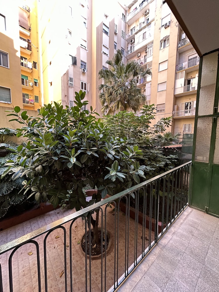 vomero suite and deluxe room
