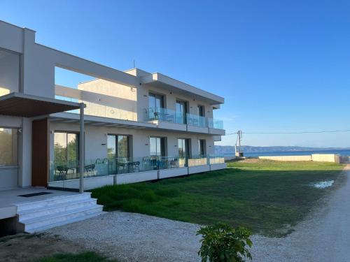 balance accommodation