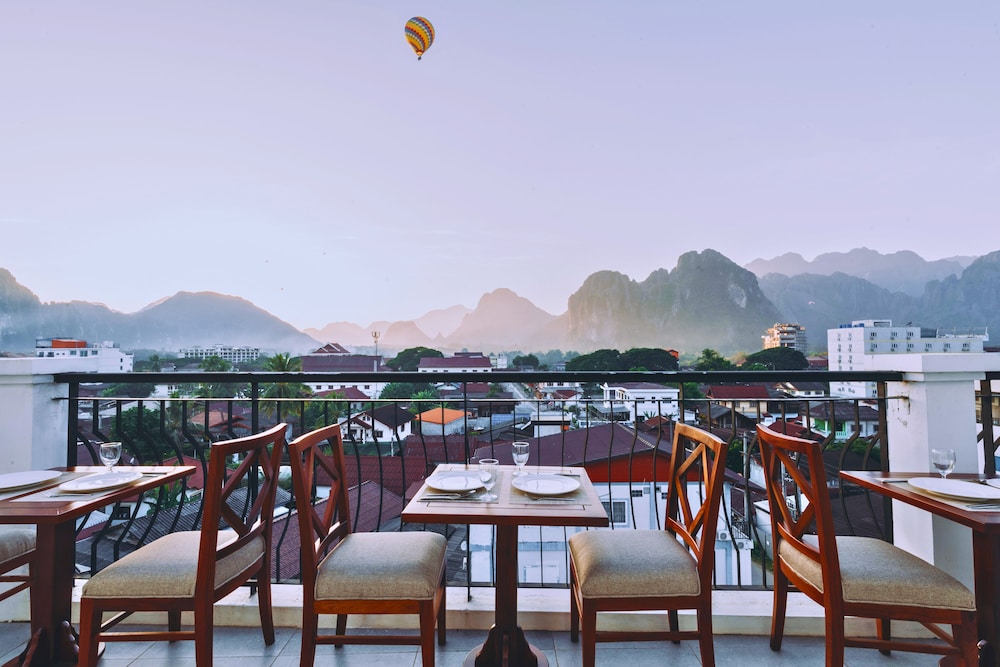 oudomsin vangvieng hotel
