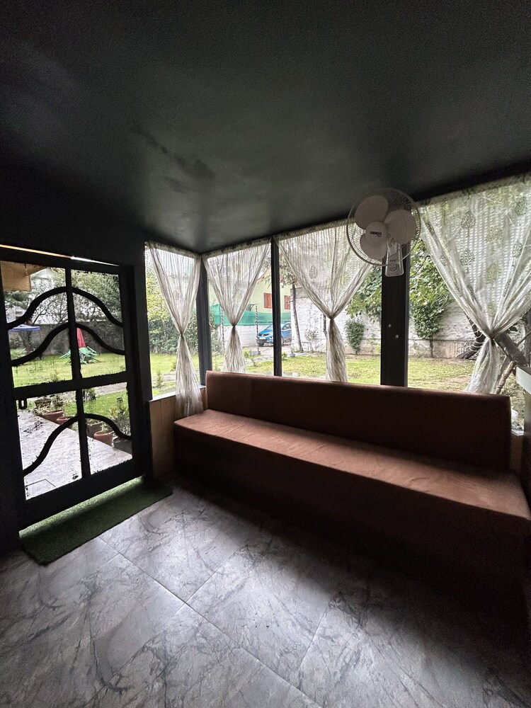 the iceland hotel srinagar