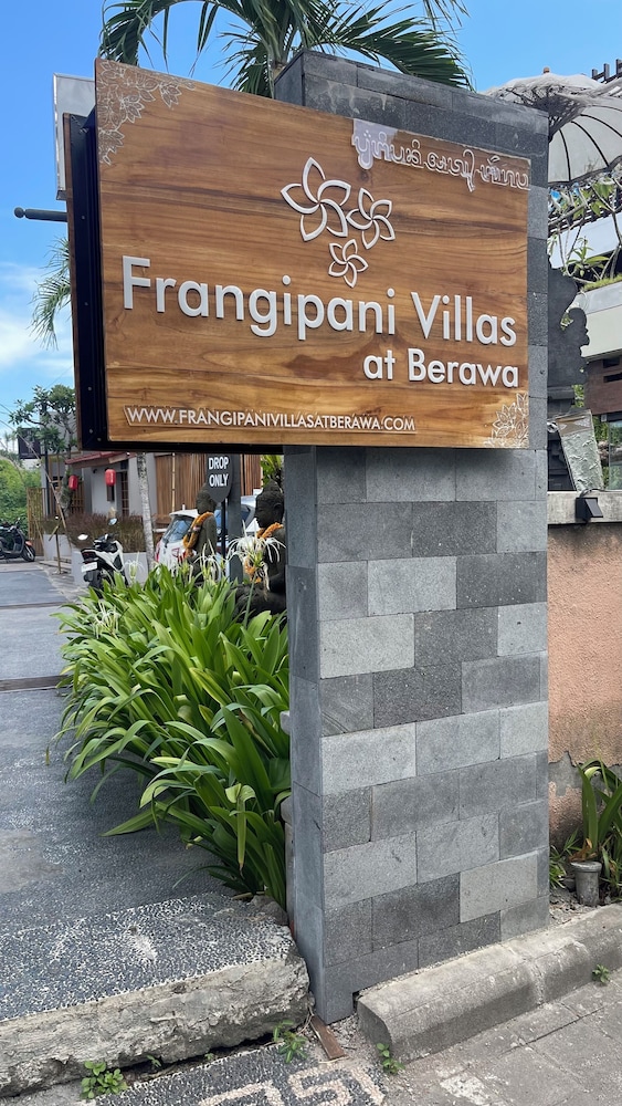 frangipani villa jingga at berawa