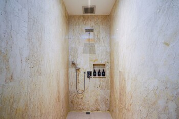 frangipani villa jingga at berawa