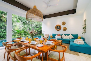 frangipani villa jingga at berawa