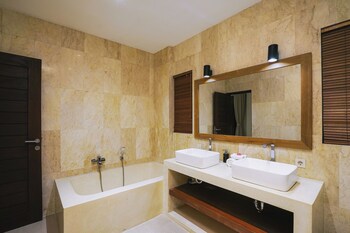 frangipani villa jingga at berawa