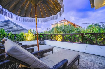 frangipani villa jingga at berawa