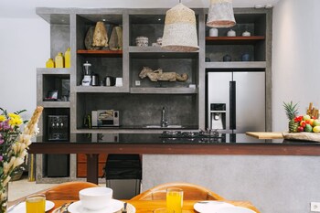 frangipani villa jingga at berawa