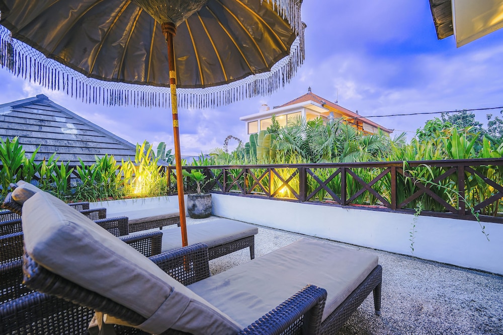 frangipani villa jingga at berawa