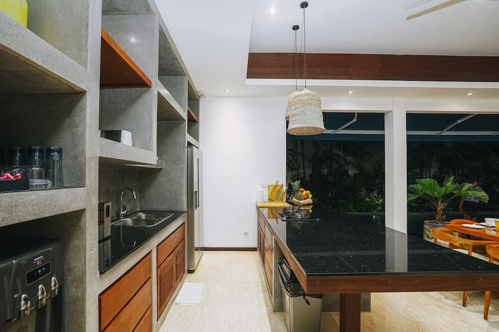 frangipani villa jingga at berawa