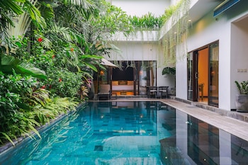 frangipani villa jingga at berawa