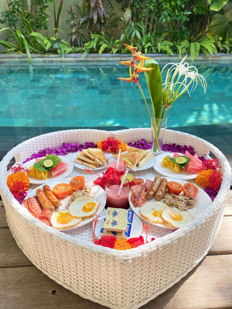 frangipani villa jingga at berawa