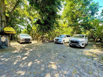 frangipani villa jingga at berawa