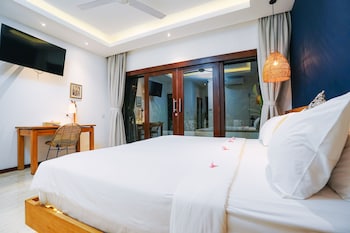 frangipani villa jingga at berawa