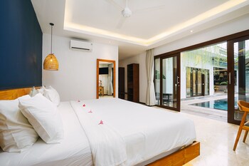 frangipani villa jingga at berawa