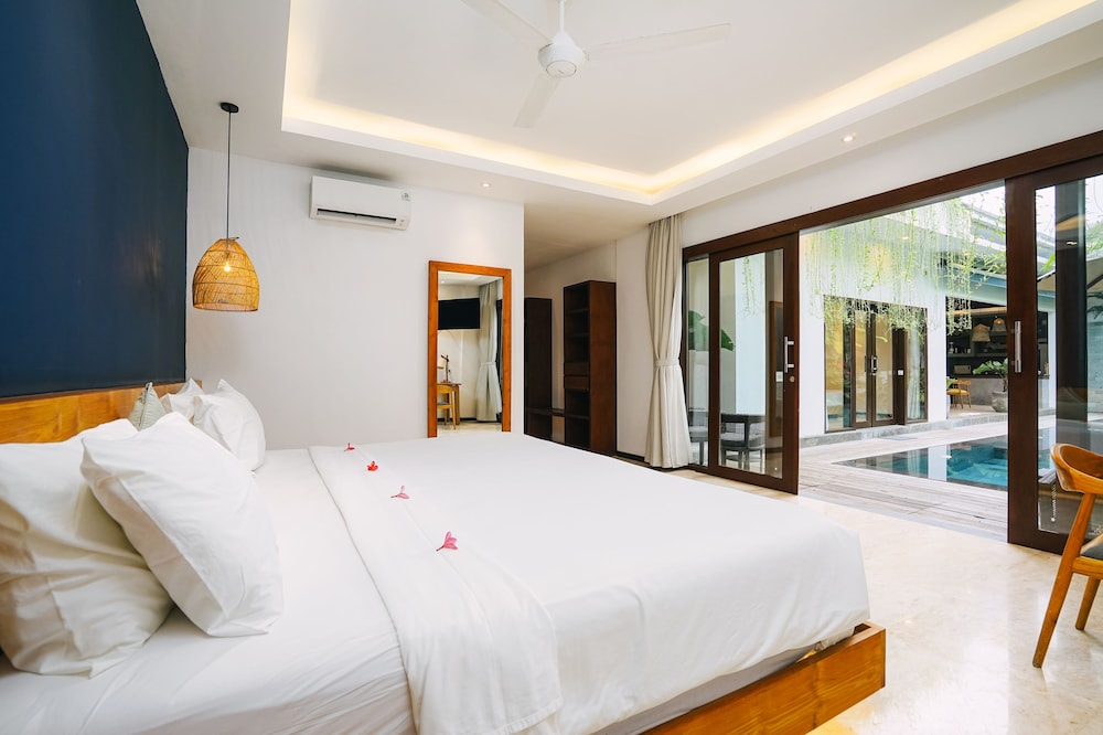 frangipani villa jingga at berawa