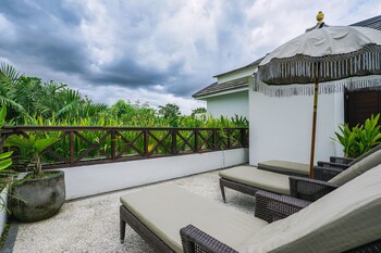 frangipani villa jingga at berawa