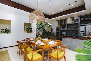 frangipani villa jingga at berawa