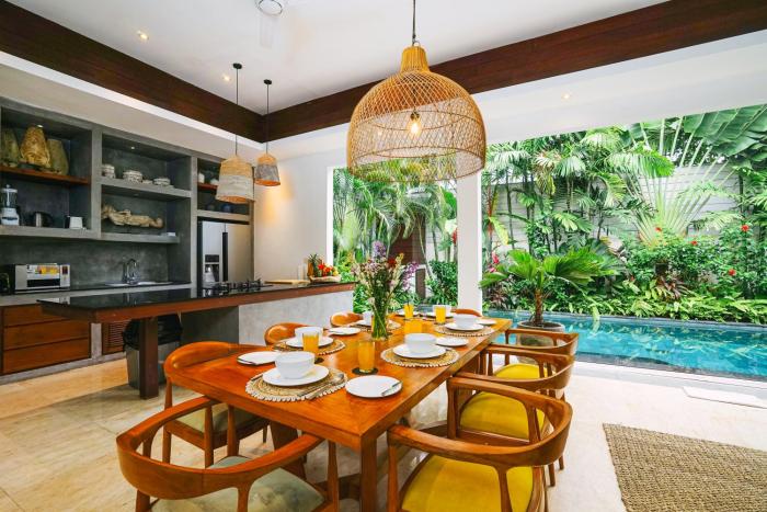 frangipani villa jingga at berawa