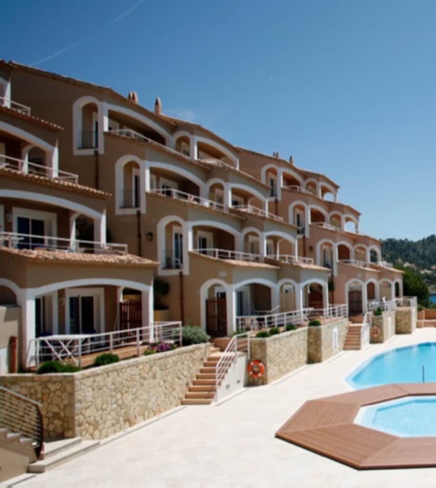 bahia suites camp de mar