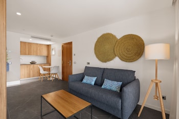 bahia suites camp de mar