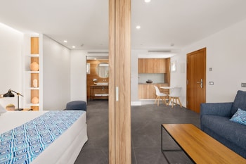 bahia suites camp de mar