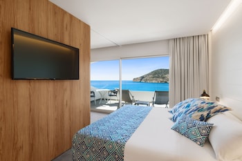bahia suites camp de mar