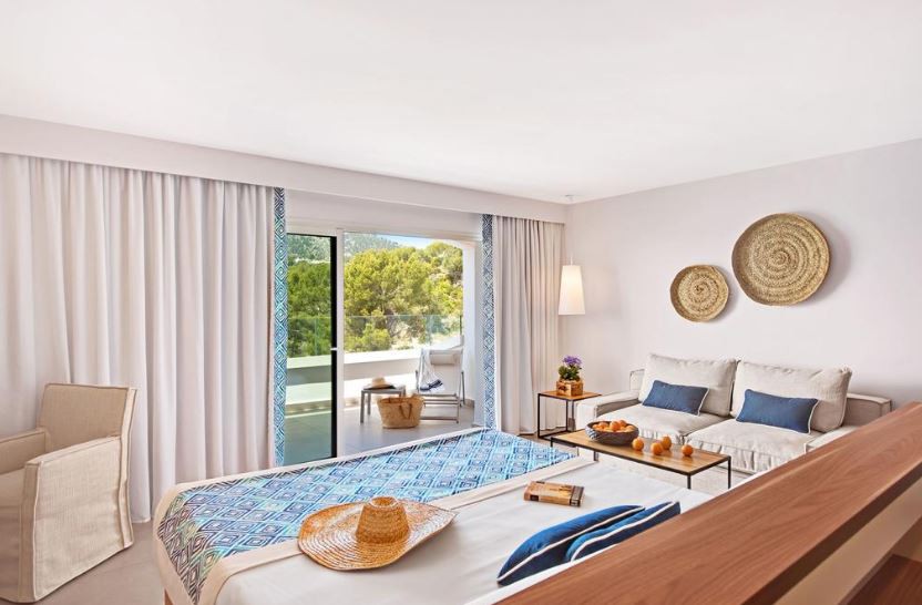 bahia suites camp de mar