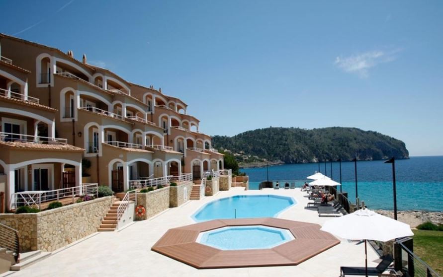 bahia suites camp de mar