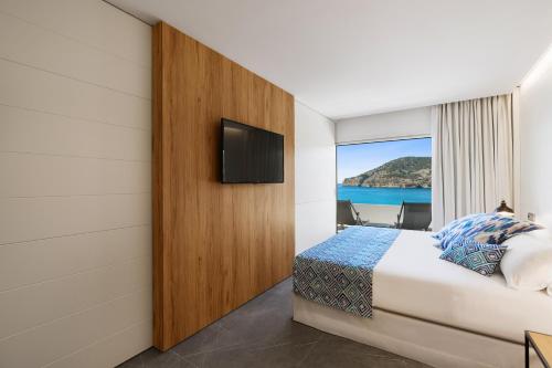 bahia suites camp de mar