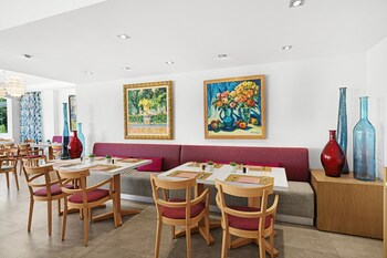 bahia suites camp de mar