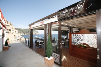 bahia suites camp de mar