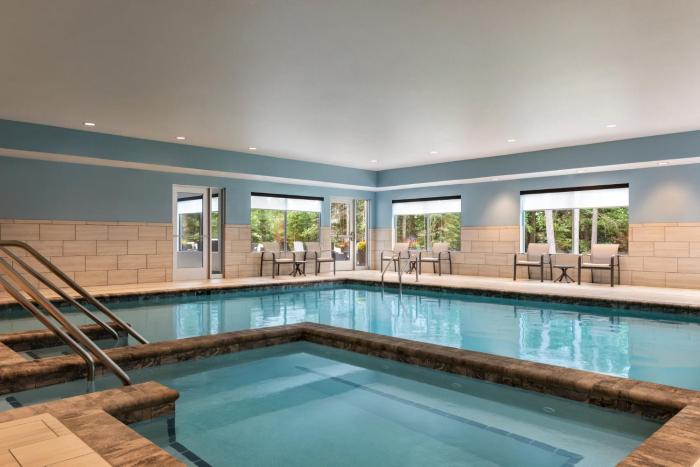 holiday inn express and suites rhinelander an ihg hotel