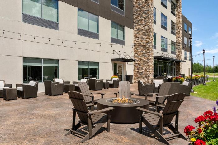 holiday inn express and suites rhinelander an ihg hotel