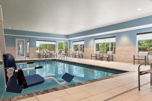 holiday inn express and suites rhinelander an ihg hotel