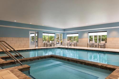 holiday inn express and suites rhinelander an ihg hotel