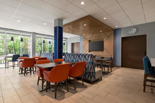 holiday inn express and suites rhinelander an ihg hotel