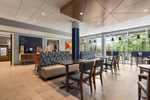 holiday inn express and suites rhinelander an ihg hotel