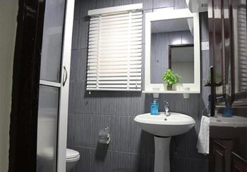 cate house and apartment