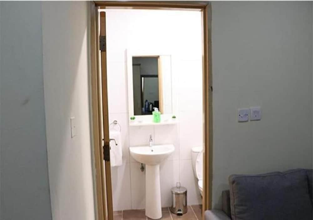 cate house and apartment