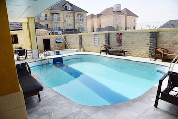 cate house and apartment