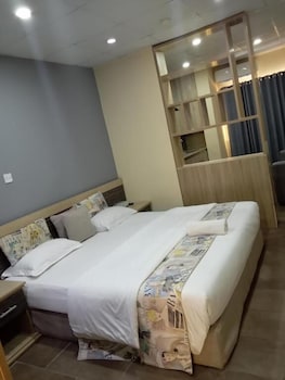 cate house and apartment