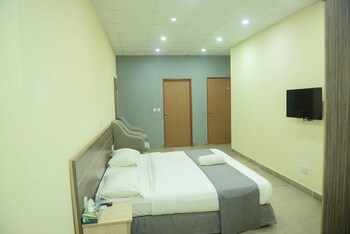 cate house and apartment