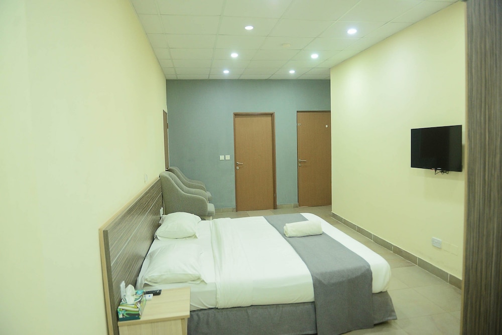 cate house and apartment