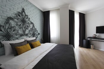 azuu hotel
