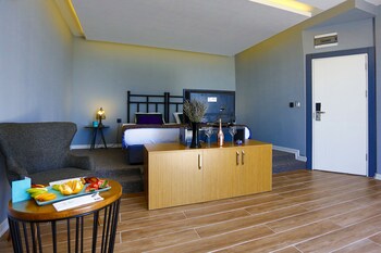 azuu hotel