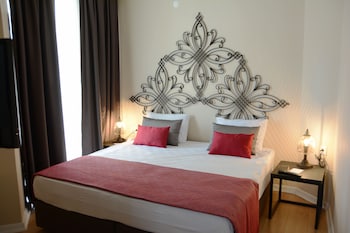 azuu hotel